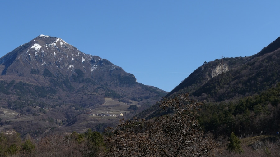 Photo "Trento (Italy): mount Marzola (with the village of Valsorda on the right) viewed from south-west from the Obere Batterie Mattarello." by Ianezz (Creative Commons Attribution-Share Alike 3.0) / Cropped from original