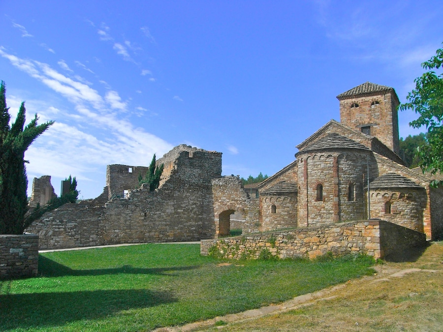 Castellnou de Bages, absis i castell