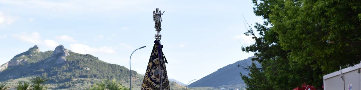 Photo "Procesión de la romería del Cristo del Arroz 2017, entrando al barrio de La Glorieta por la carretera de Jabalcuz" by undefined (Creative Commons Zero, Public Domain Dedication) / Cropped from original