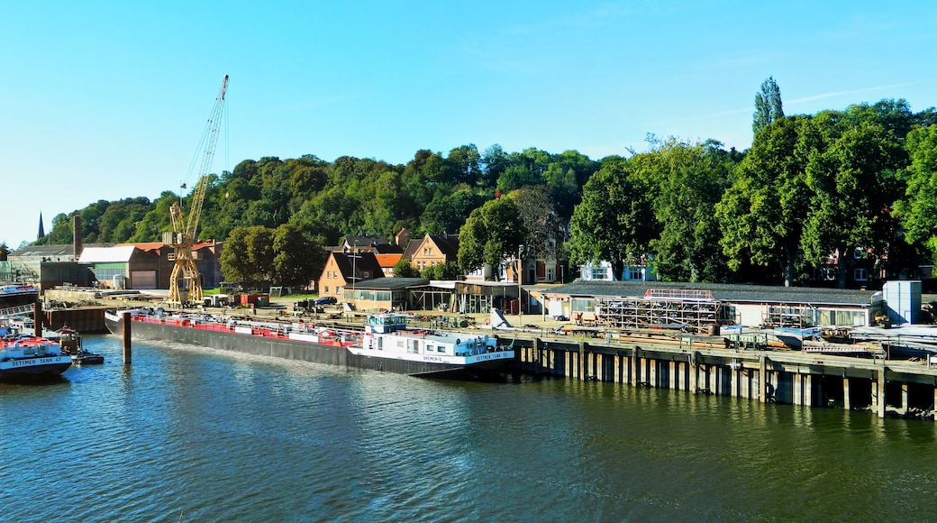 Foto „Lauenburg an der Elbe“ von hh oldman (CC BY)/zugeschnittenes Original