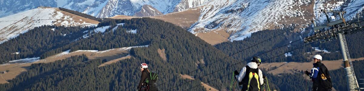Photo "Megève, France" by undefined (Creative Commons Zero, Public Domain Dedication) / Cropped from original