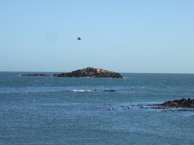 The Skerry (shot taken from grid square nk1342 - the closest access short of hiring a boat, swimming out or hang-gliding!) An obvious danger to shipping. (from history of Peterhead Lifeboat) '1904 Apr 6 Steam trawler Benvenue of Aberdeen, 9 saved The 151grt Aberdeen steam trawler Ben Venue was built in 1899 by Hall Russell of Aberdeen for the North British Steam Fishing Co. Ltd. After running on to Skerry Rock in Sandford Bay, Boddam, she got off, but foundered very shortly after. Her crew of 9 picked were up by smallboat from Grimsby trawler Baltic, GY186 and transferred to Peterhead Lifeboat. ' http://www.mathison.freeserve.co.uk/id27.htm