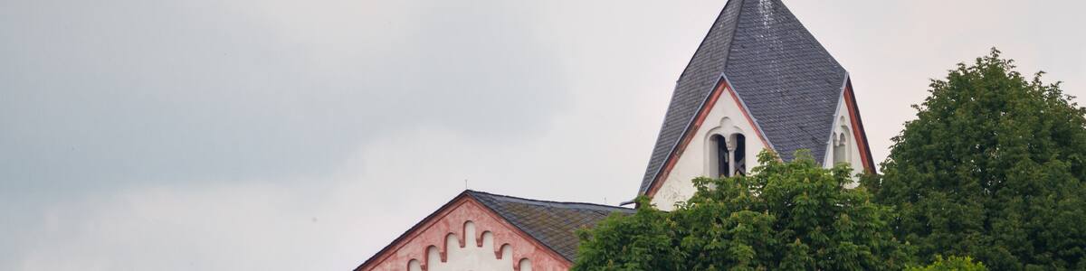 Photo "Thomaskirche in Frücht" by undefined (Creative Commons Zero, Public Domain Dedication) / Cropped from original