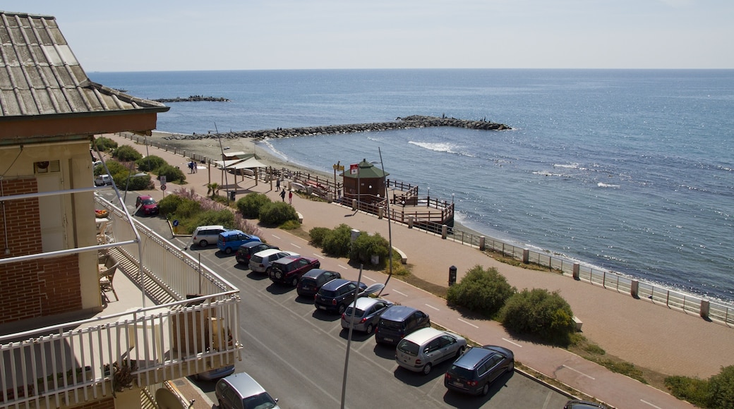 Photo "Lido di Ostia" by trolvag (CC BY-SA) / Cropped from original