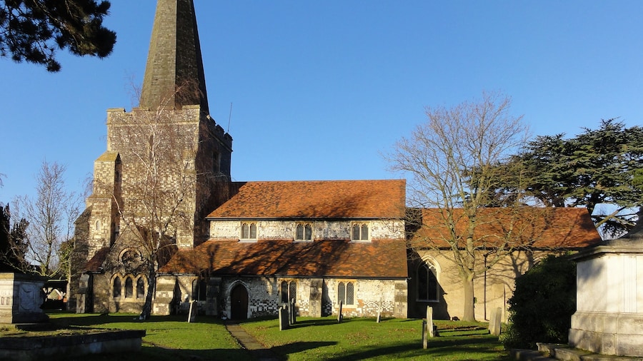 Photo "Parish church of St Mary the Virgin, Stanwell, Middlesex, seen from the south" by Maxwell Hamilton (Creative Commons Attribution 2.0) / Cropped from original