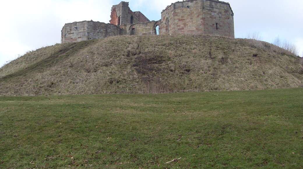 Bildet «Stafford Castle» tatt av Otourly (CC BY-SA) / originalbilde beskjært