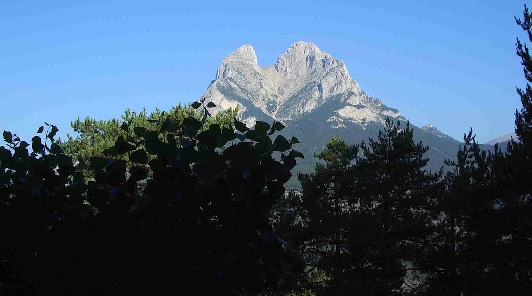 Foto "Montaña Pedraforca" de Raul P (CC BY-SA) / Recortada de la original