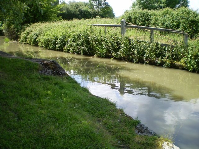 Photo "Stoke Hammond" by Mike W Hallett (CC BY-SA) / Cropped from original