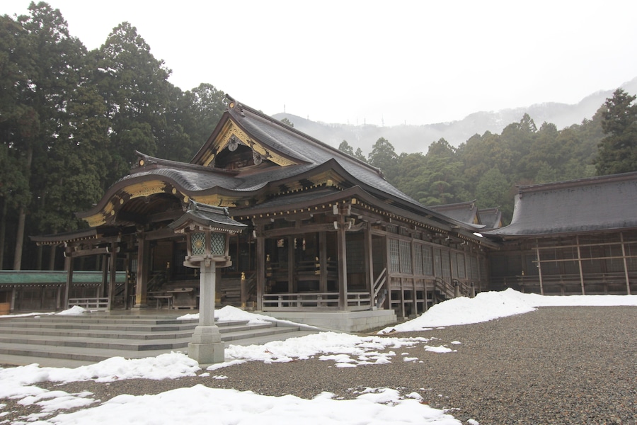 彌彦神社