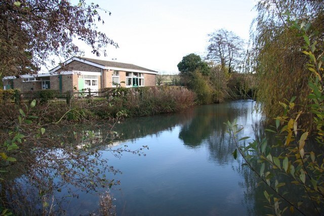 Foto “Welbourn” tomada por Richard Croft (CC BY-SA); recorte de la original