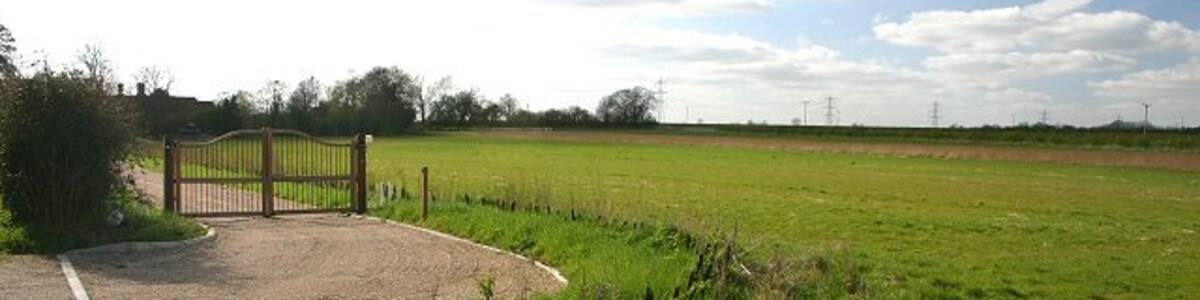 Photo "Footpath to Waltham Hall The path, although well signposted from the A140, is not apparent as it crosses this field diagonally. The new track and gate lead to Waltham Hall and the path passes to the north of the Hall and heads westwards towards Mendlesham Green." by Bob Jones (Creative Commons Attribution-Share Alike 2.0) / Cropped from original