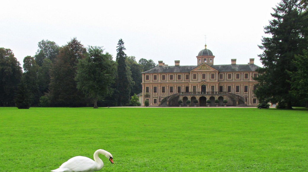 Foto "Schloss Favorite" de geo pixel (CC BY) / Recortada de la original