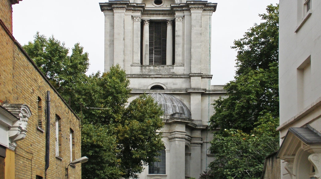 Foto "Iglesia St Anne’s Limehouse" de Amanda Slater (CC BY-SA) / Recortada de la original