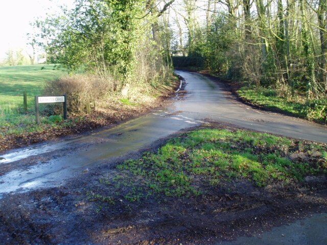 Riffhams Chase This is Riffhams Chase at its junction with Graces Lane (left) and Riffhams Lane (right).