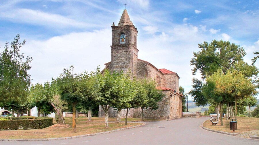 Photo "Iglesia de Santa Eulalia, Suesa (Ribamontán al Mar)" by cuencagen (Creative Commons Attribution-Share Alike 3.0) / Cropped from original