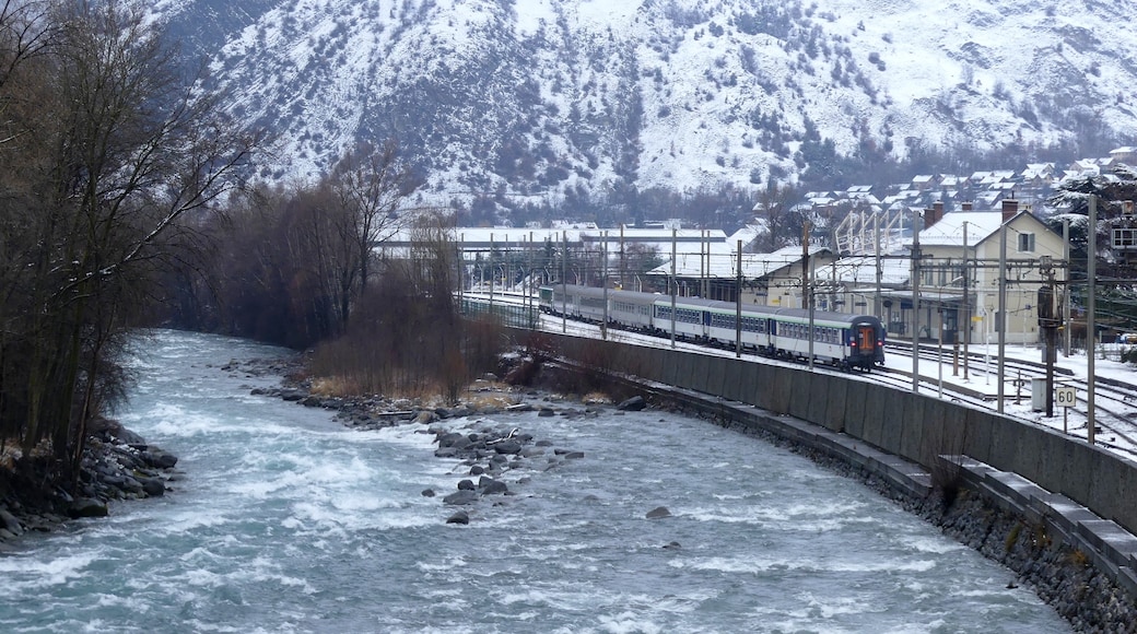 Photo "Saint-Michel-de-Maurienne" by Florian Pépellin (CC BY-SA) / Cropped from original