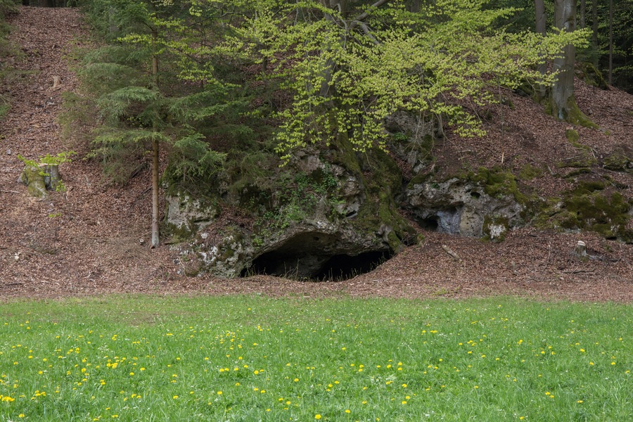 Blick auf das Höhlenportal