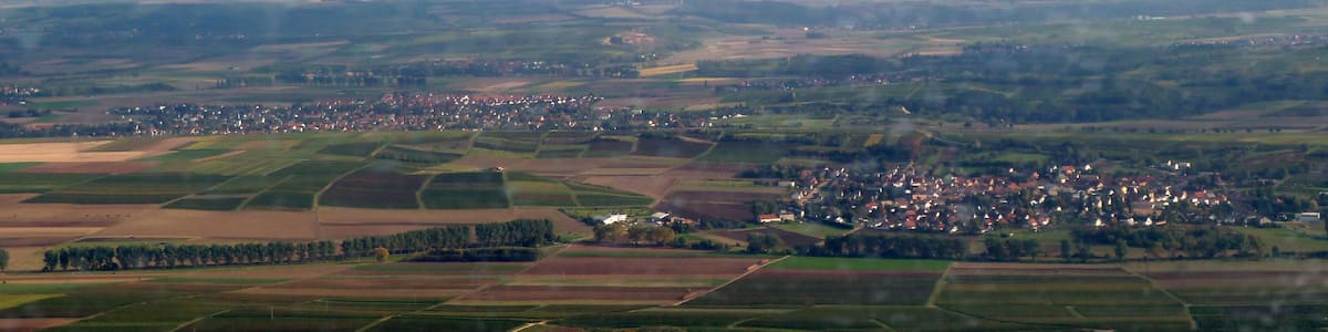 Photo "Rundflug Rhein-Nahe: Pfaffen-Schwabenheim und Sprendlingen" by Edgar El (Creative Commons Attribution 3.0) / Cropped from original