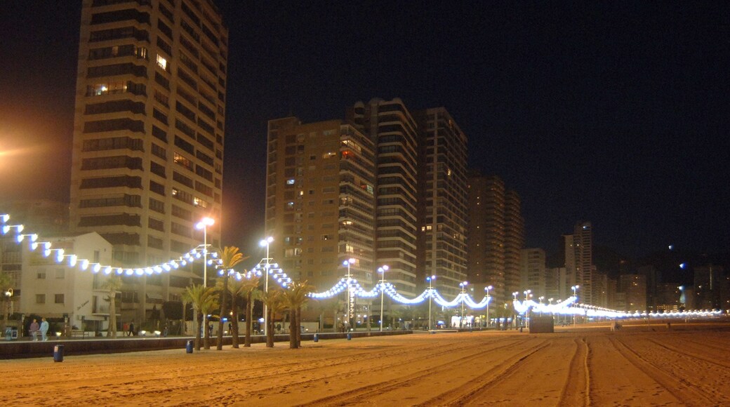 Foto “Playa de Mal Pas” tomada por Валерий Дед (CC BY); recorte de la original