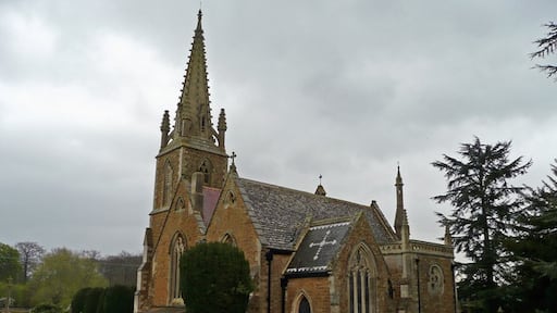 Kuva ”Fretherne ja Saul” käyttäjältä Jonathan Billinger (CC BY-SA) / rajattu alkuperäisestä kuvasta