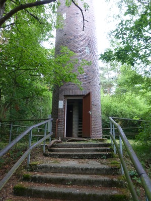 Ofenberg-Turm; Blick von Westen auf den Zugang zum Turm
