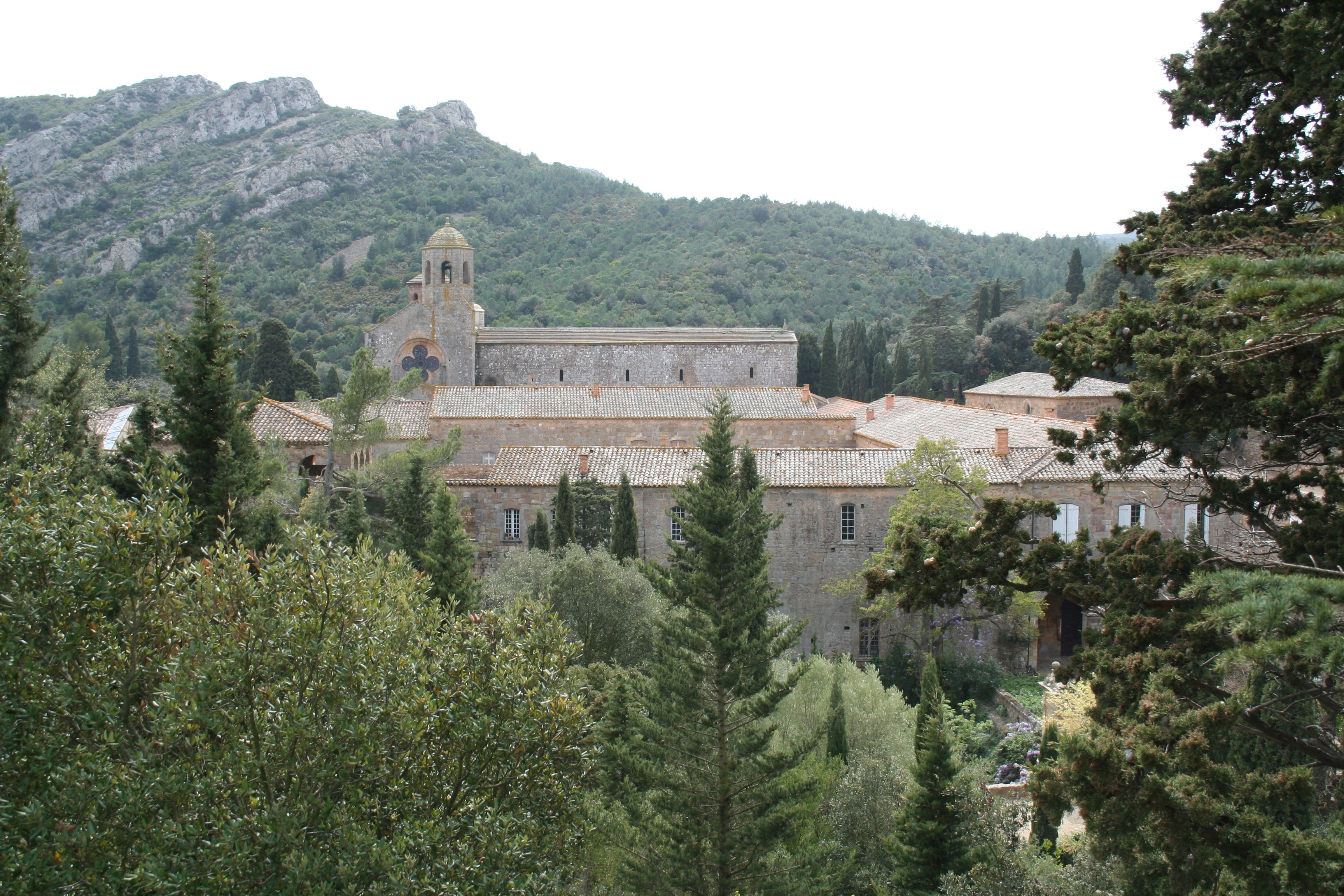 Foto "Abbazia di Fontfroide" di Binche (CC BY-SA) / Ritaglio dell’originale