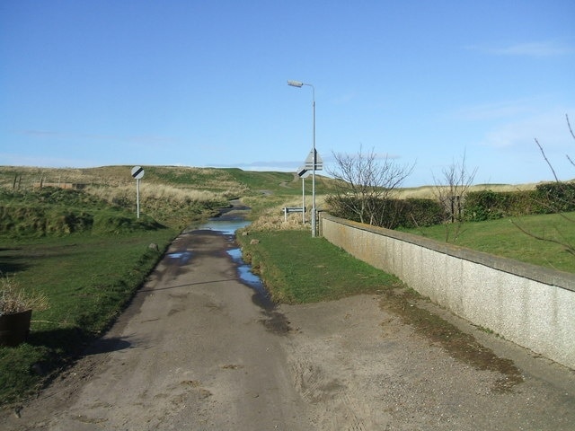 Foto "St Combs" de Ken Fitlike (CC BY-SA) / Recortada de la original