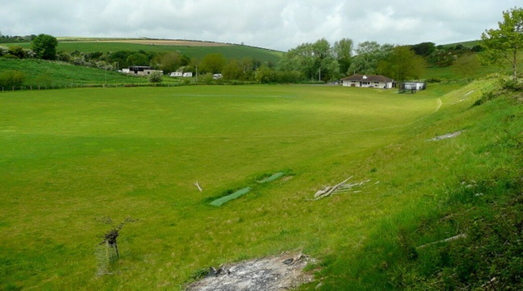 Photo "Winterborne St. Martin" by Jonathan Billinger (CC BY-SA) / Cropped from original