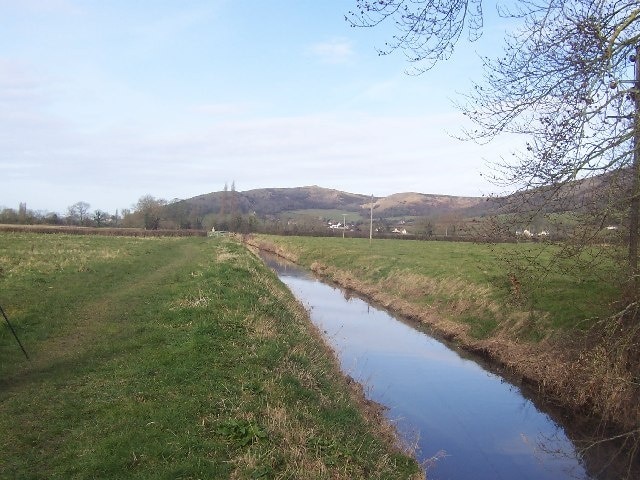 Cheddar Yeo near Cross. This looks west along the arrow straight Cheddar Yeo, taken near the village of Cross.