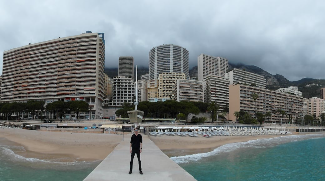 Photo "Les Plages" by ANDREJ NEUHERZ (CC BY-SA) / Cropped from original