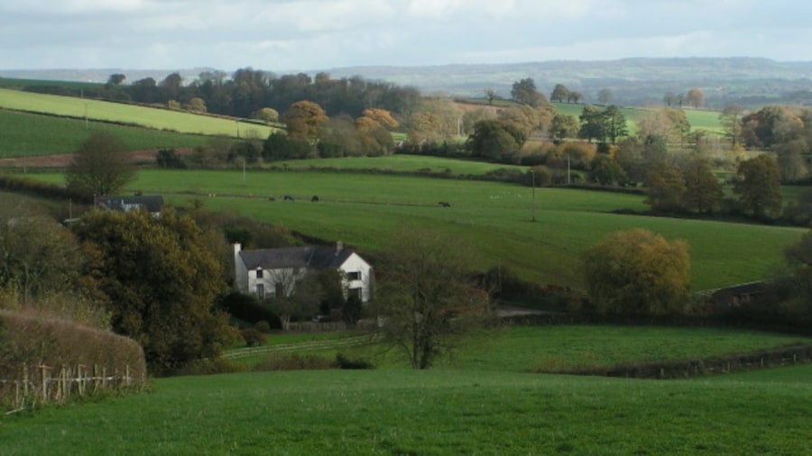 Photo "Fields and house at Ford" by Rob Purvis (Creative Commons Attribution-Share Alike 2.0) / Cropped from original