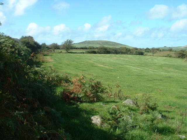 Farmland looking towards Moel Ty-gwyn. Looking north north west, with Moel Ty-gwyn in the distance.