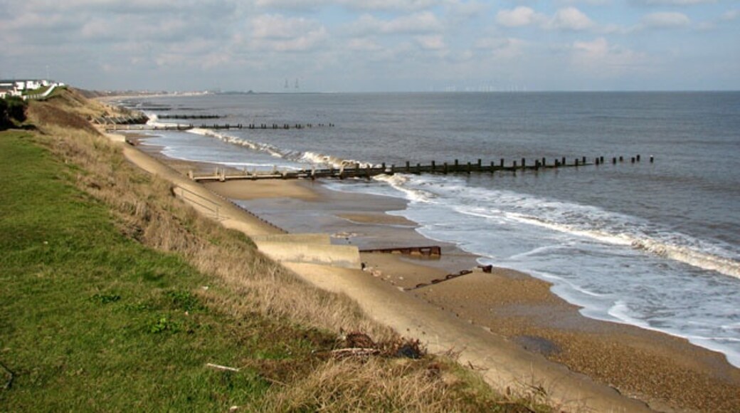 Photo "Hopton on Sea" by Evelyn Simak (CC BY-SA) / Cropped from original