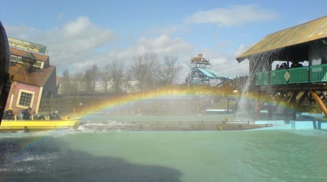 Photo "Thorpe Park" by Hywel Williams (CC BY-SA) / Cropped from original