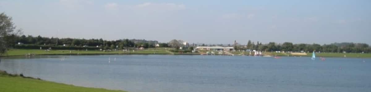 Photo "Pugneys Country Park The watersports HQ, cafe and other amenities viewed from across the lake." by Mike Kirby (Creative Commons Attribution-Share Alike 2.0) / Cropped from original
