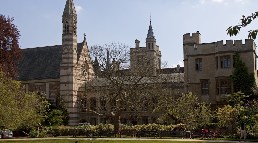 Photo "Balliol College" by Tony Hisgett (CC BY) / Cropped from original
