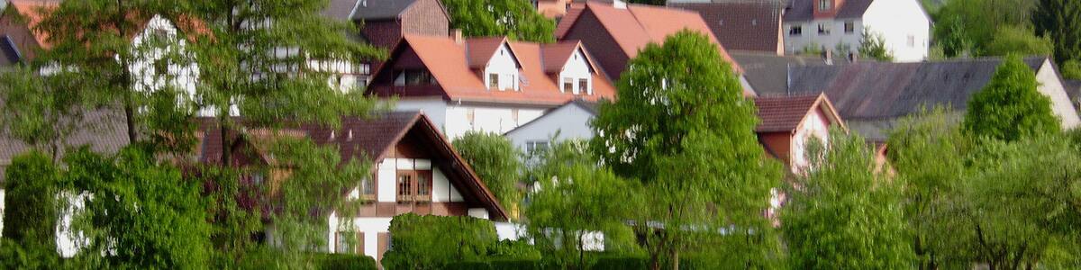 Photo "Uengsterode - Blick von Norden" by Kenan3 (Creative Commons Attribution 3.0) / Cropped from original