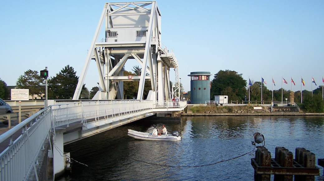 Foto “Puente Pegasus” tomada por Jarosław Baranowski (CC BY-SA); recorte de la original