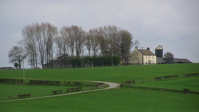 Foto "Brafferton" de Hugh Mortimer (CC BY-SA) / Recortada do original