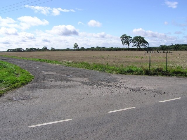 Foto "Aislaby" de Hugh Mortimer (CC BY-SA) / Recortada do original