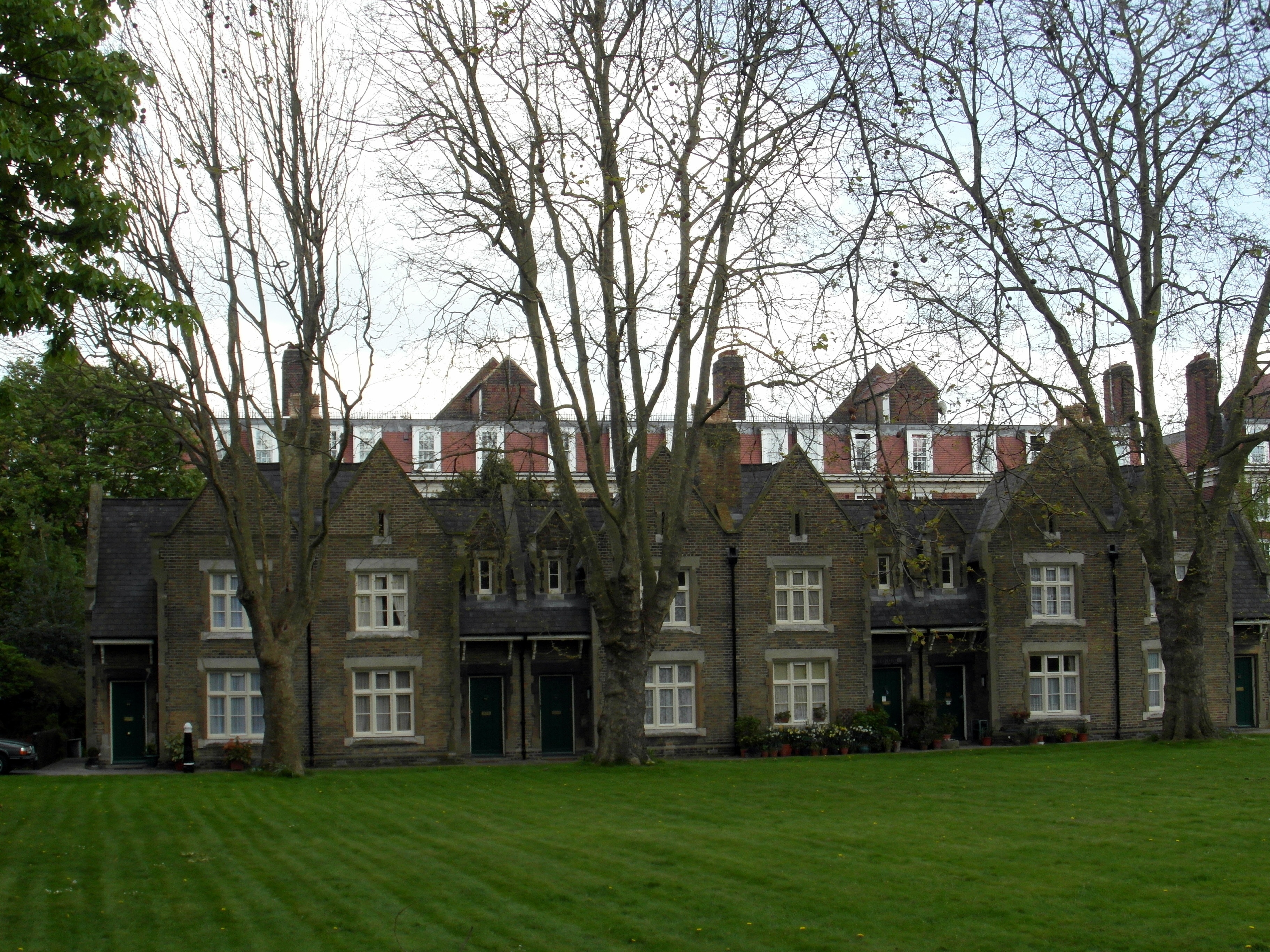 Photo "Clapham High Street" by Reading Tom (CC BY) / Cropped from original