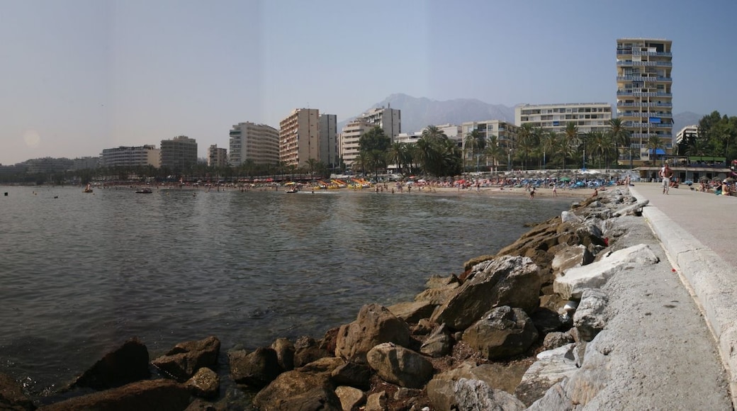 « Playa de la Bajadilla», photo de bongo vongo (CC BY-SA) / rognée de l’originale