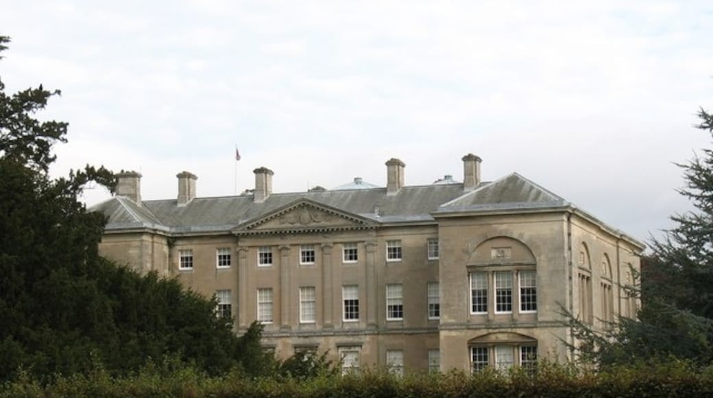 Photo "Sledmere House" by Gordon Hatton (CC BY-SA) / Cropped from original