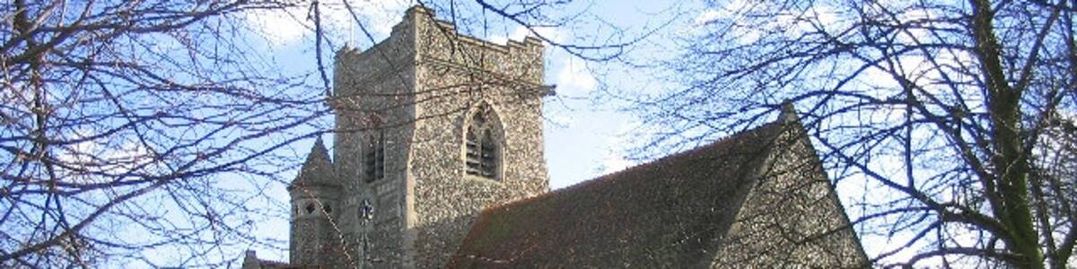 Photo "Holy Trinity parish church, Pleshey, Essex, seen from the northwest" by John Winfield (Creative Commons Attribution-Share Alike 2.0) / Cropped from original