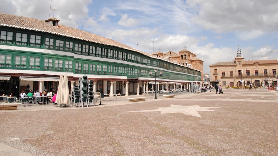 Photo "Plaza Mayor de Almagro - Ciudad Real" by diego_cue (Creative Commons Attribution-Share Alike 3.0) / Cropped from original