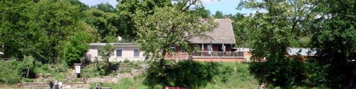 Photo "Briesen - Forsthaus an der Spree" by Roland Totzauer (Creative Commons Attribution 3.0) / Cropped from original