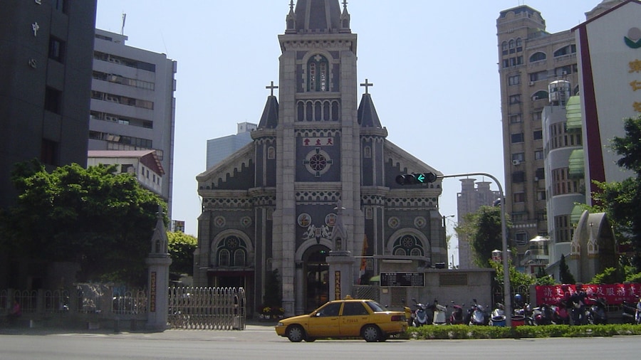 Photo "Holy Rosary Cathedral, Lingya District, Kaohsiung City, Taiwan" by undefined () / Cropped from original