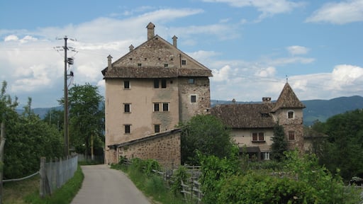 Foto “Borgo d'Anaunia” tomada por Plentn (CC0); recorte de la original