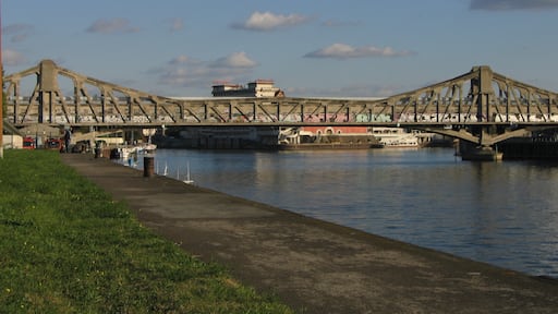 « Charenton-le-Pont», photo de Thesupermat (CC BY-SA) / rognée de l’originale