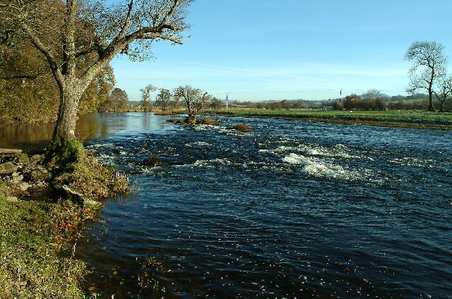 Foto "Broughton" de Phil Gravell (CC BY-SA) / Recortada do original